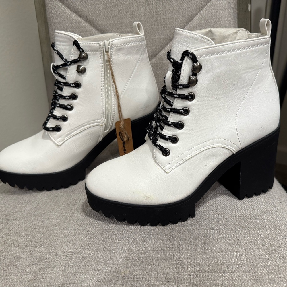 Seven7 Flatiron Boots 🔥🔥